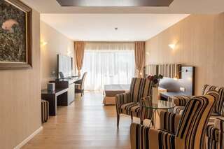 Отель Hotel Parliament Бухарест Представительский люкс со спа-ванной-1