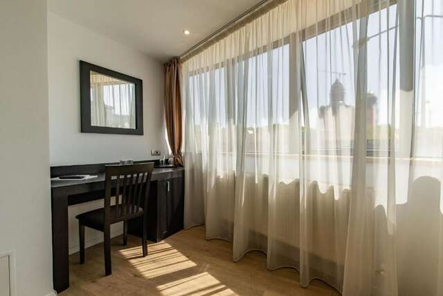 Отель Hotel Parliament Бухарест-54